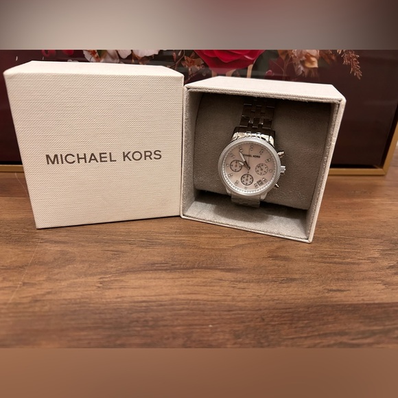 Michael Kors Jet Set Chronograph Mother of Pearl Ladies Watch MK5020 - Picture 2 of 9